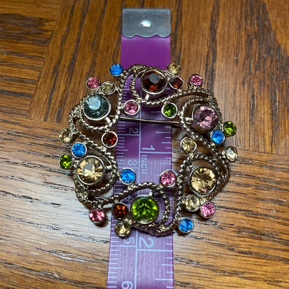 Vintage Wreath Brooch - Picture 2 of 6